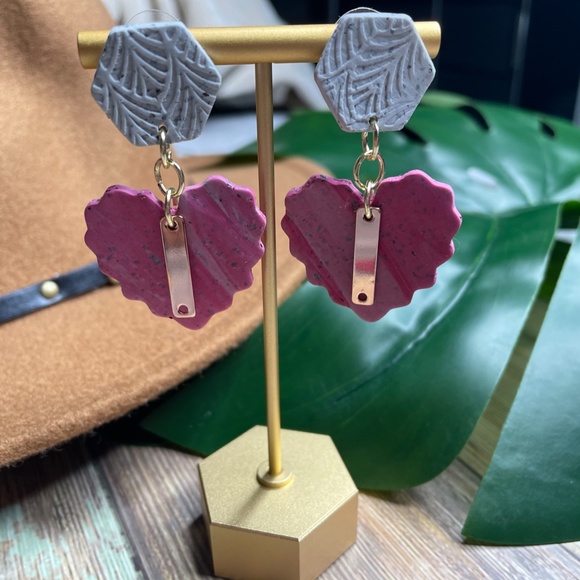 Strawberry Love Stud Heart Earrings - Picture 2 of 4